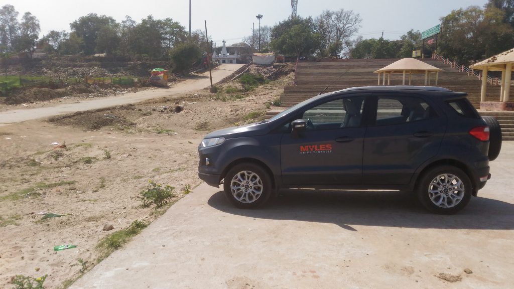 Arail Ghat has some parking
